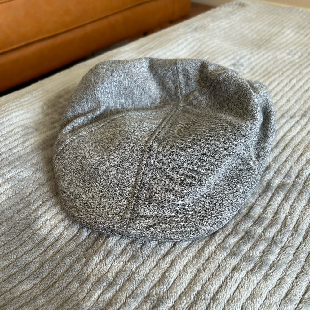 Great, preowned condition news boy, cabbie, flat cap.